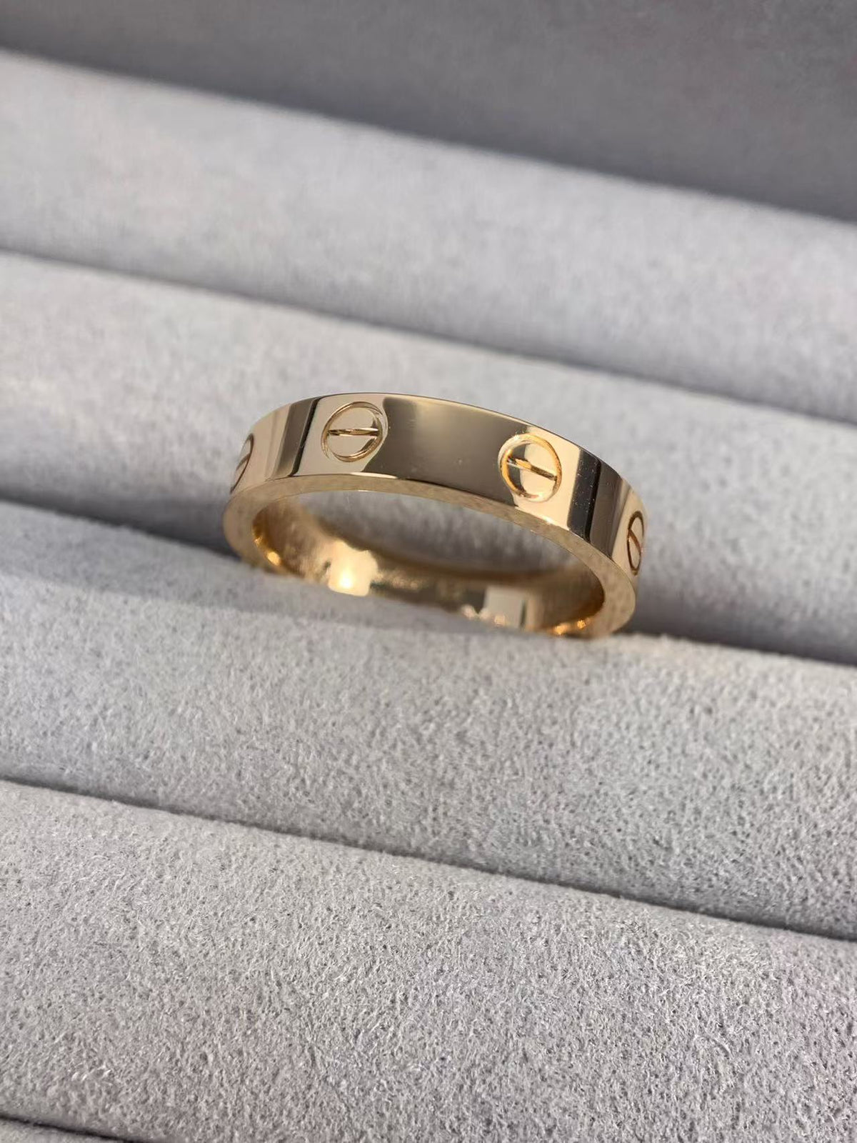 Simple and stylish new ring 1