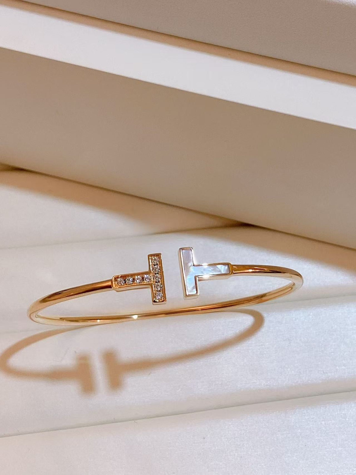 2 color Simple and stylish new bracelet