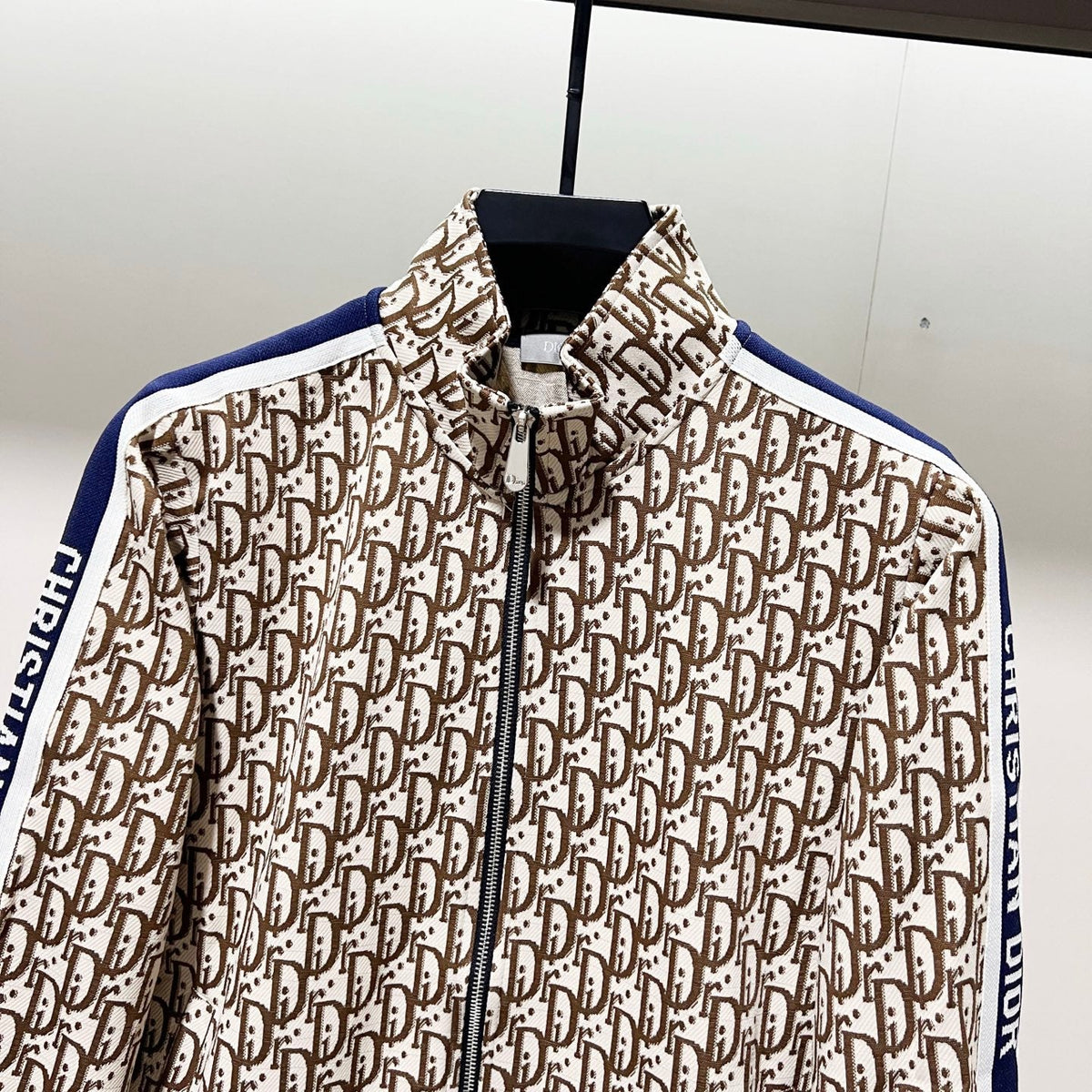 letter 1 color fashion coat  091810