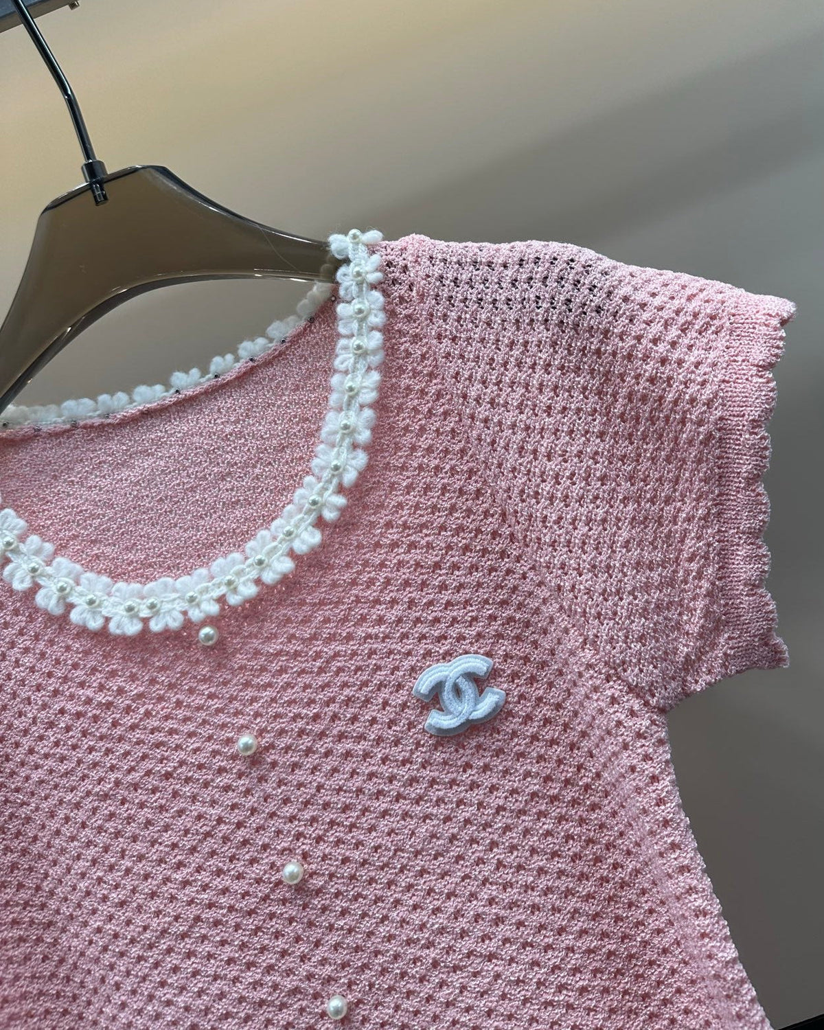 Knitted pearl hollow T-shirt